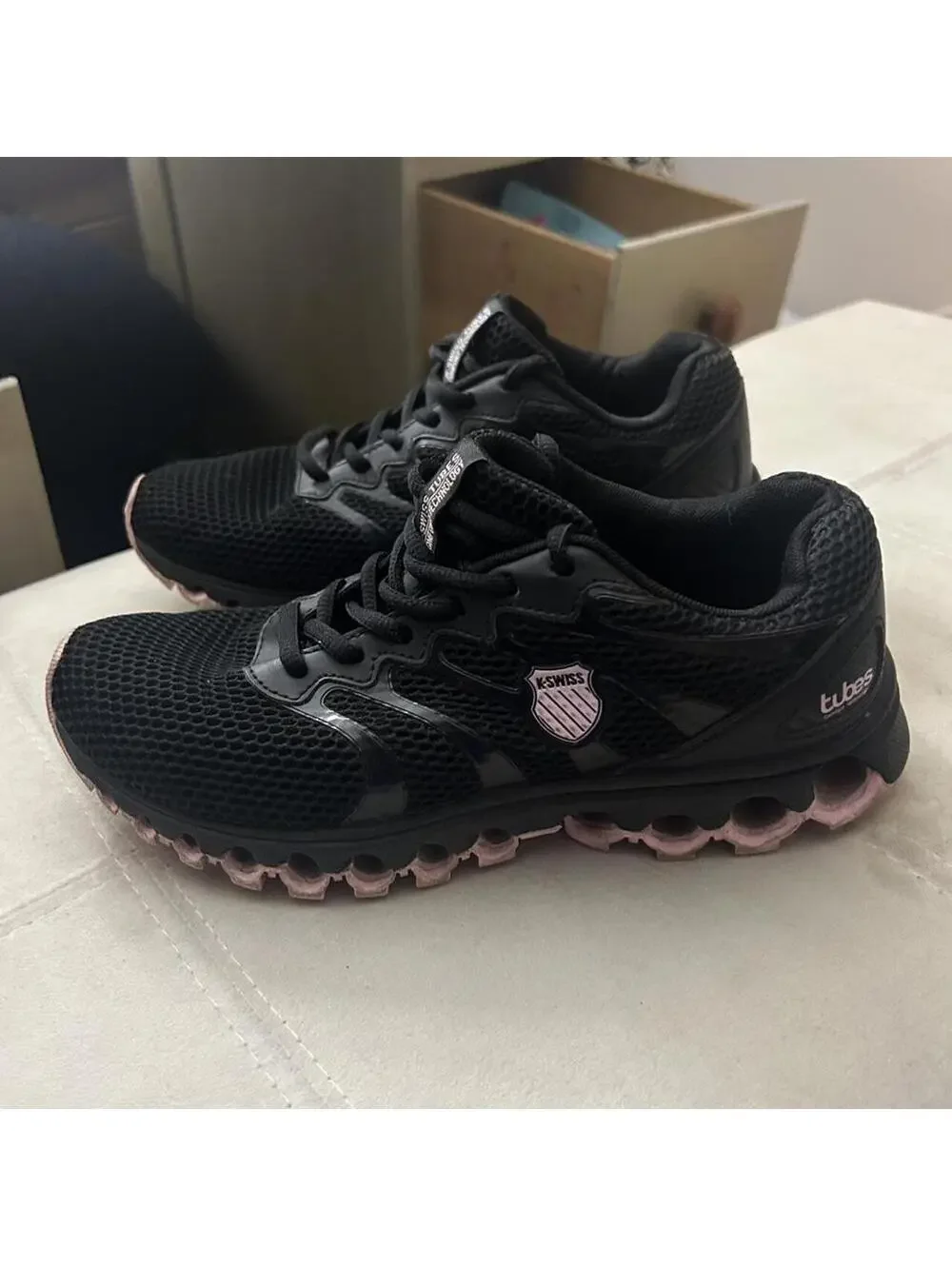 K-Swiss TUBES black comfort running shoes with pink sole size 8 #running #tubes